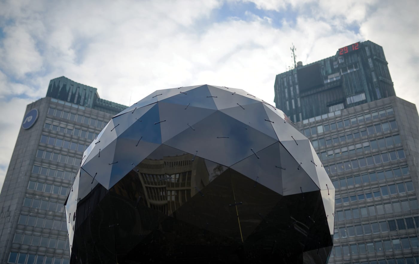 MOONOLITH – Monument Luni in zvezdam